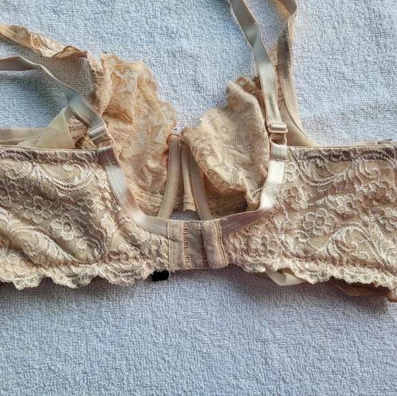 Beige Lace Bra 40DDD underwire Three hooks Smart and Sexy - Picture 8 of 16